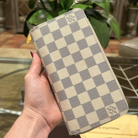 Louis Vuitton Damier Azur Zippy Wallet - Picture 2 of 12